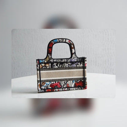 Anum Bags Detail