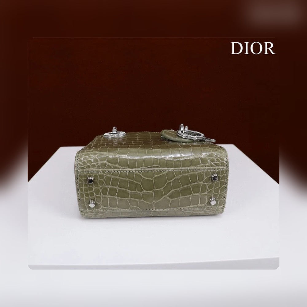 Anum Bags Detail