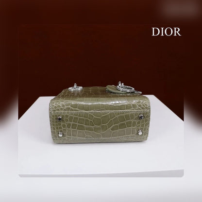 Anum Bags Detail