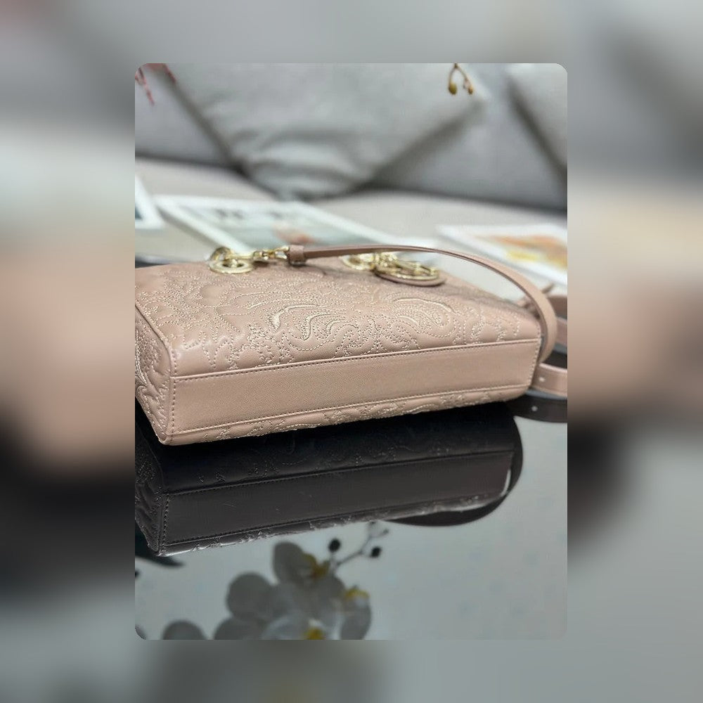 Anum Bags Detail
