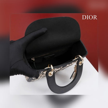 Anum Bags Detail