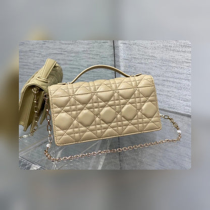 Anum Bags Detail