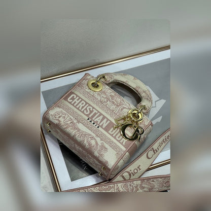 Anum Bags Detail