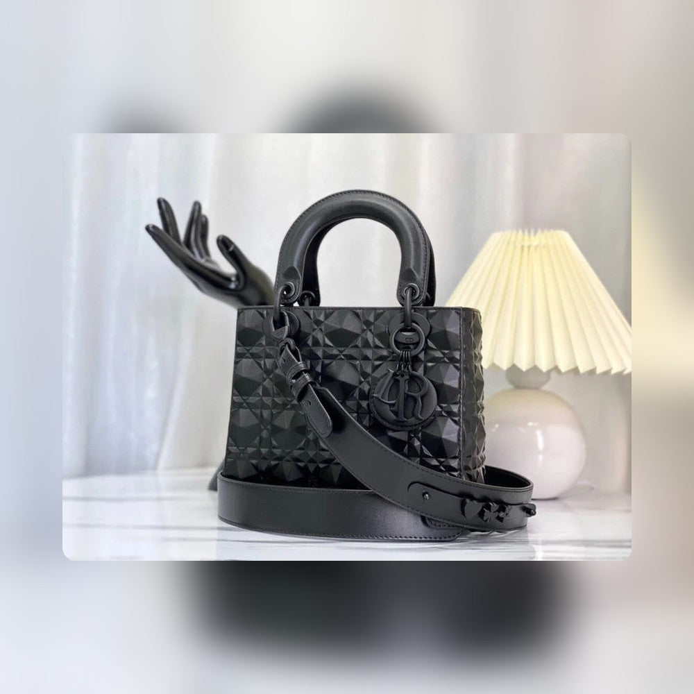 Anum Bags Detail