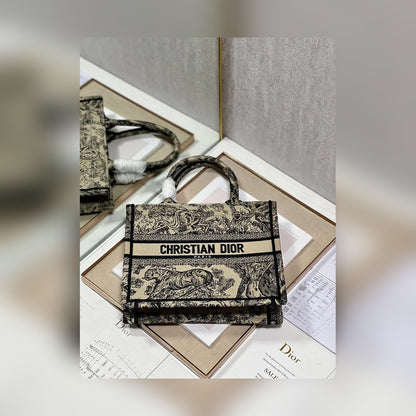 Anum Bags Detail