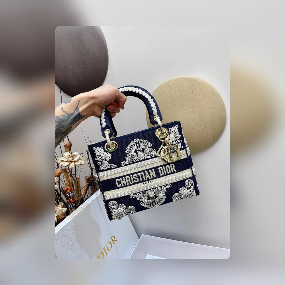 Anum Bags Detail