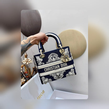 Anum Bags Detail