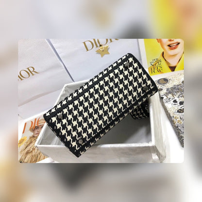 Anum Bags Detail