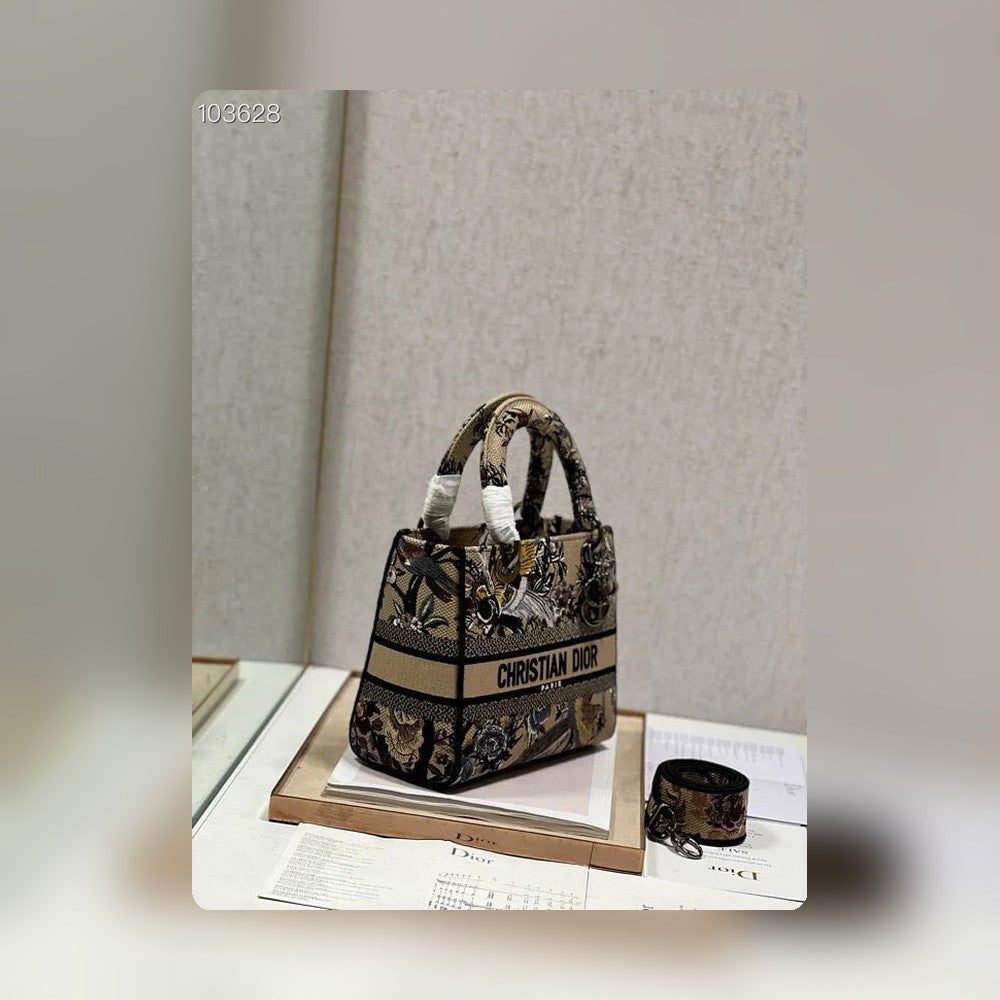 Anum Bags Detail