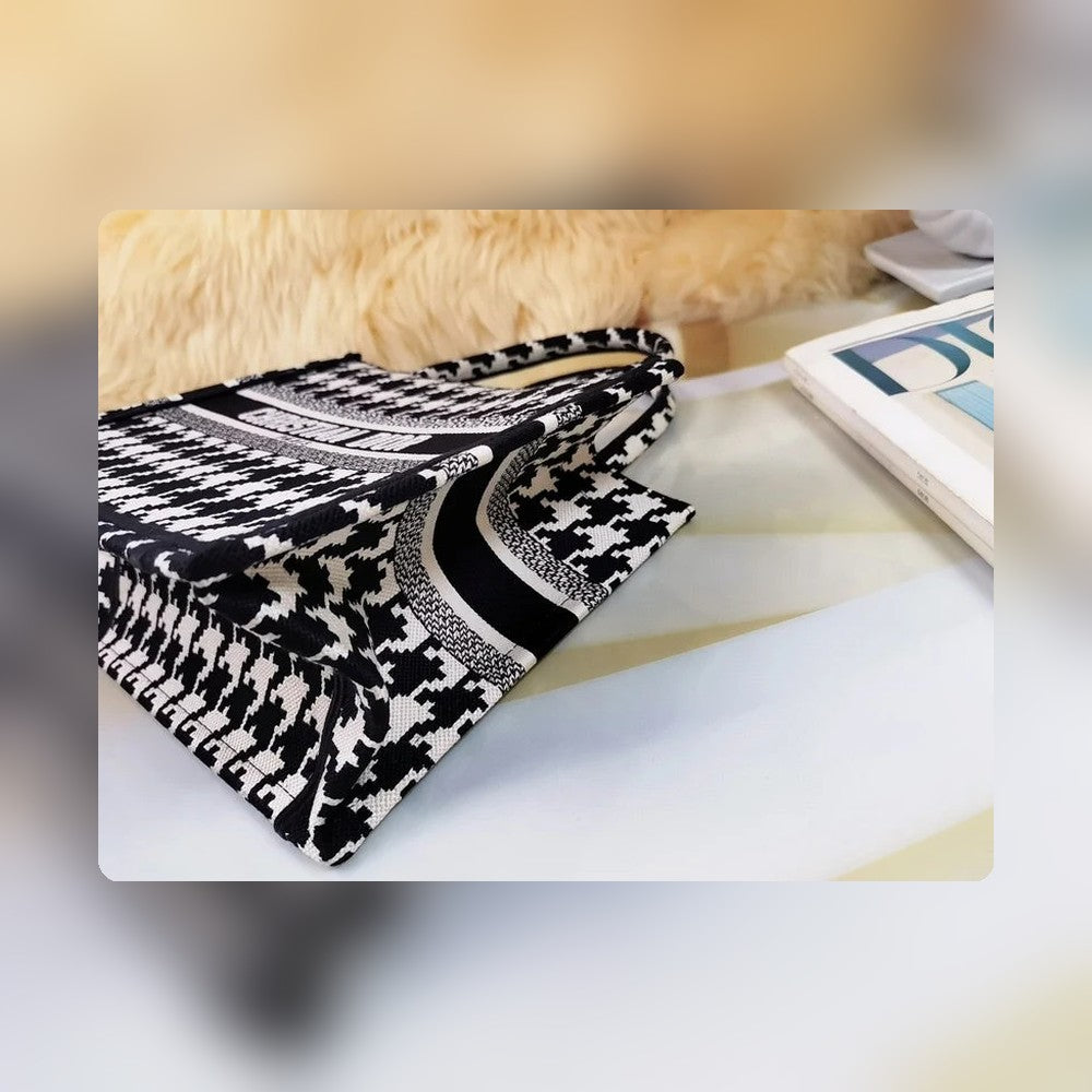 Anum Bags Detail