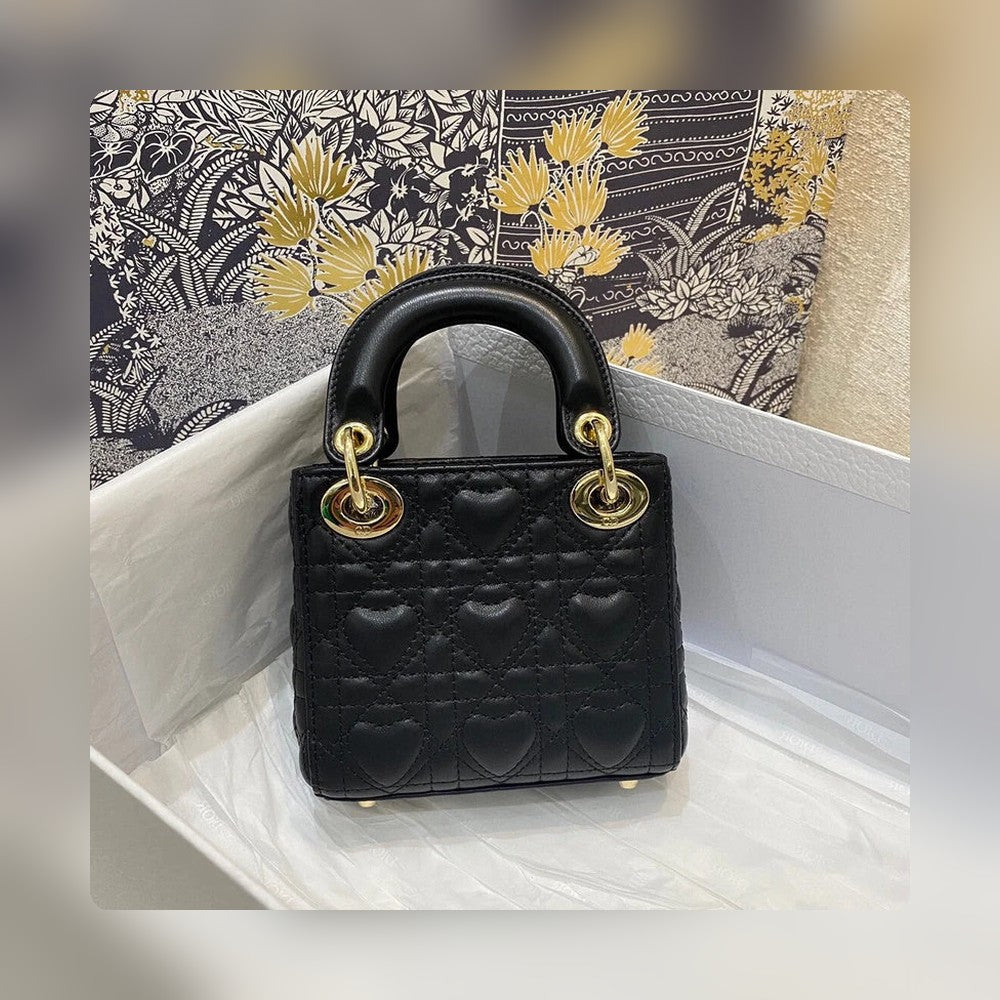 Anum Bags Detail