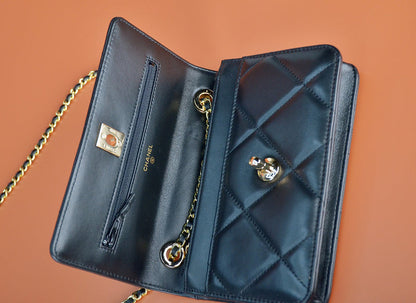 Anum Bags Detail