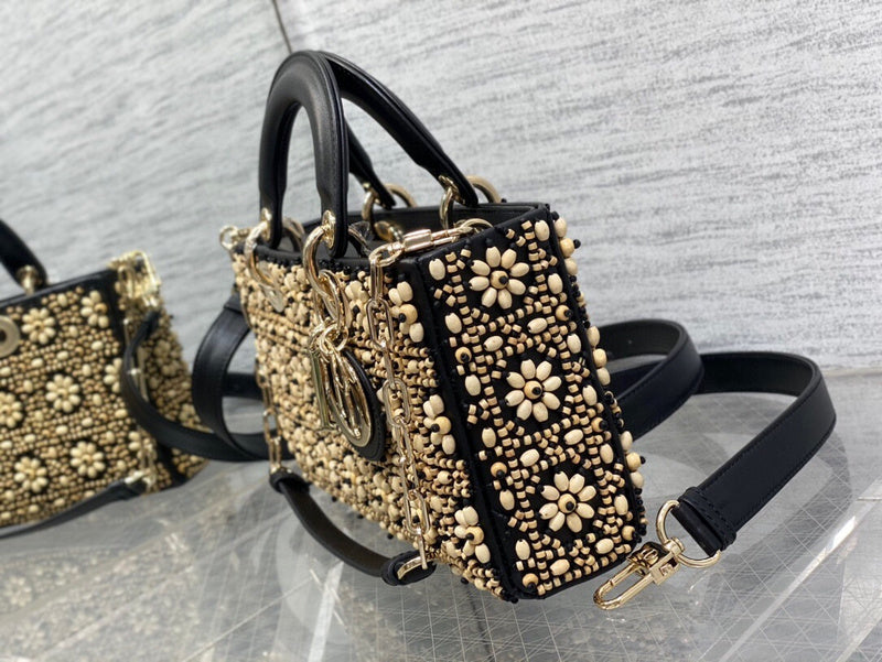 Anum Bags Detail