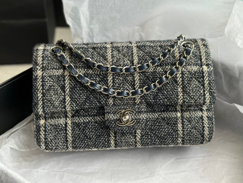 Anum Bags Detail
