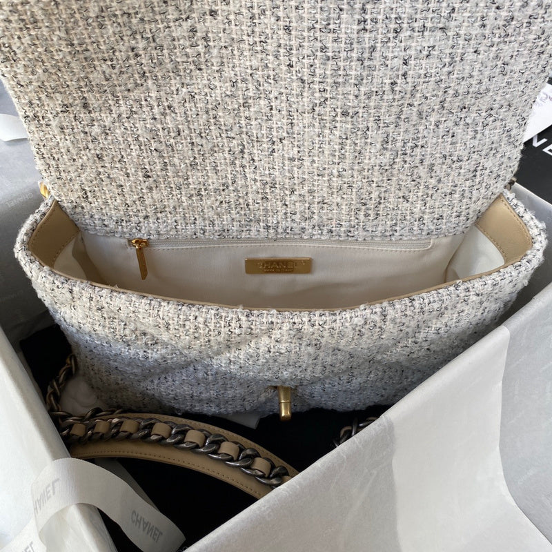 Anum Bags Detail