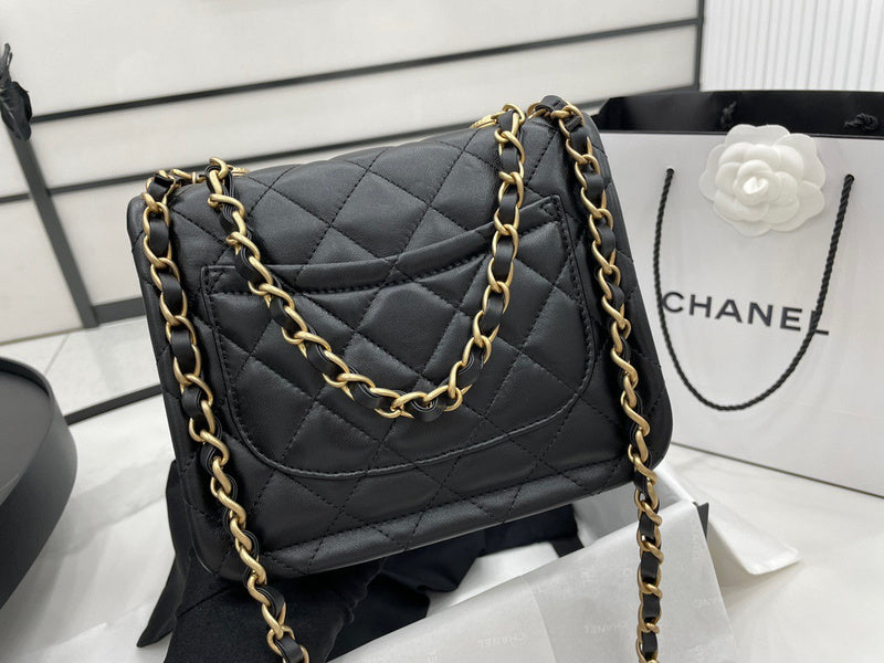 Anum Bags Detail