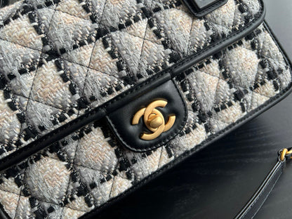 Anum Bags Detail