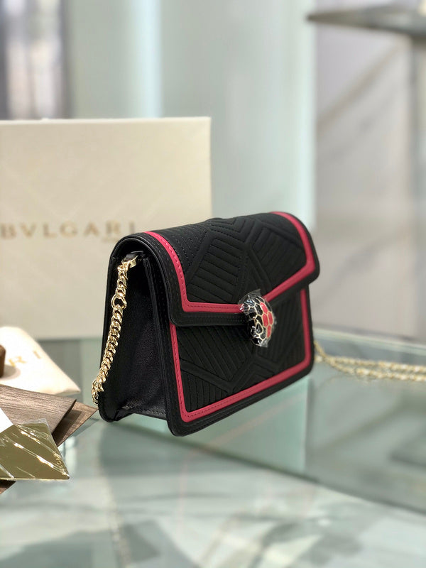 Anum Bags Detail
