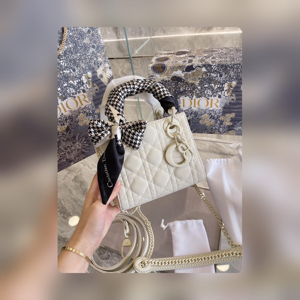 Anum Bags Detail