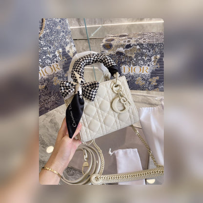 Anum Bags Detail