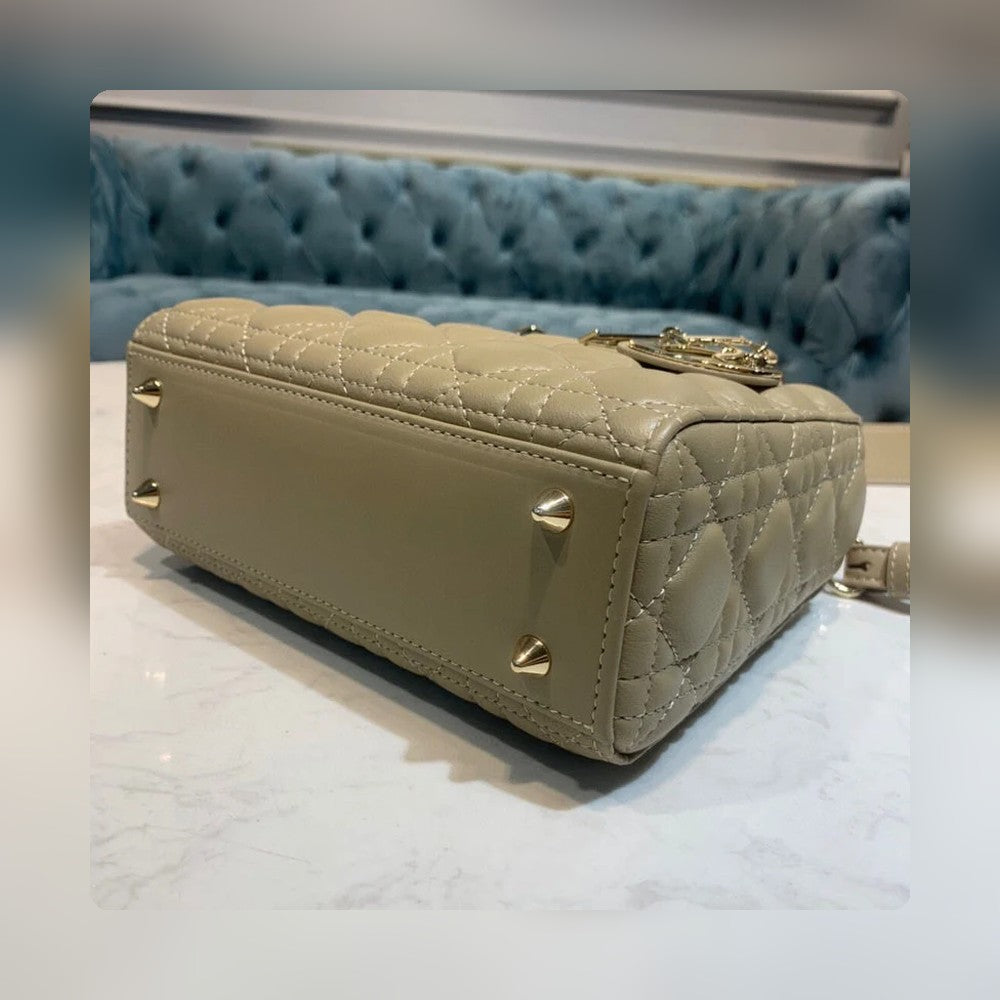 Anum Bags Detail