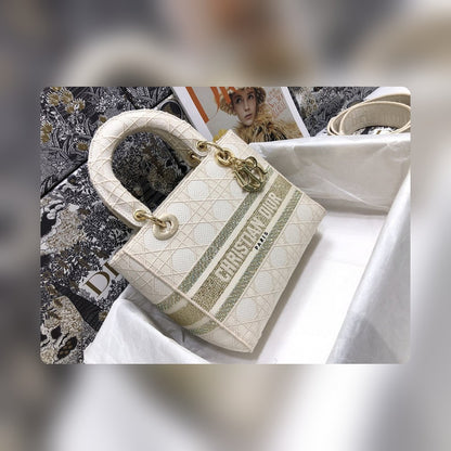 Anum Bags Detail