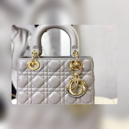 Anum Bags Detail