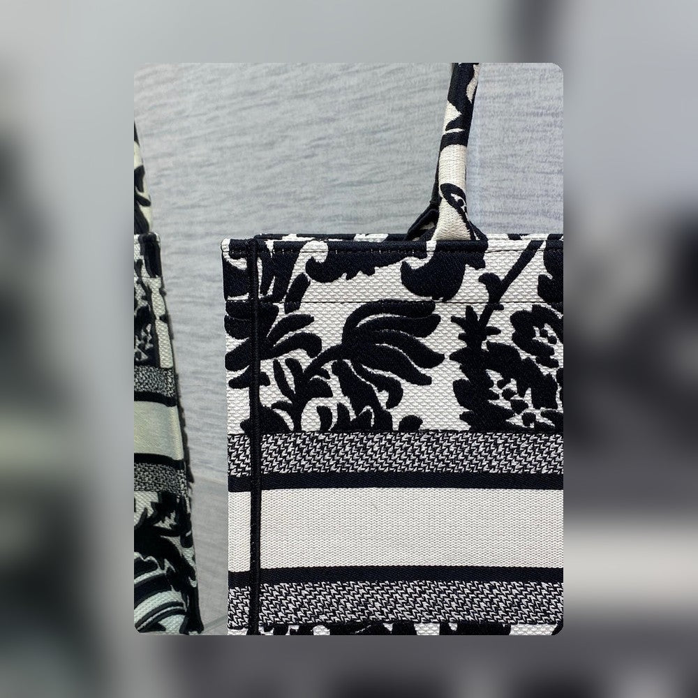 Anum Bags Detail