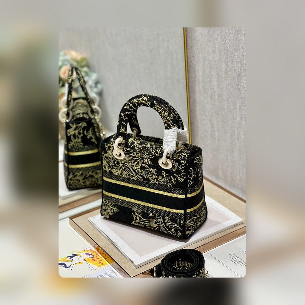 Anum Bags Detail