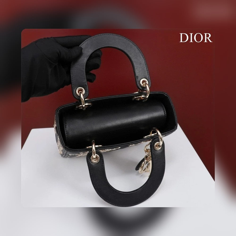 Anum Bags Detail