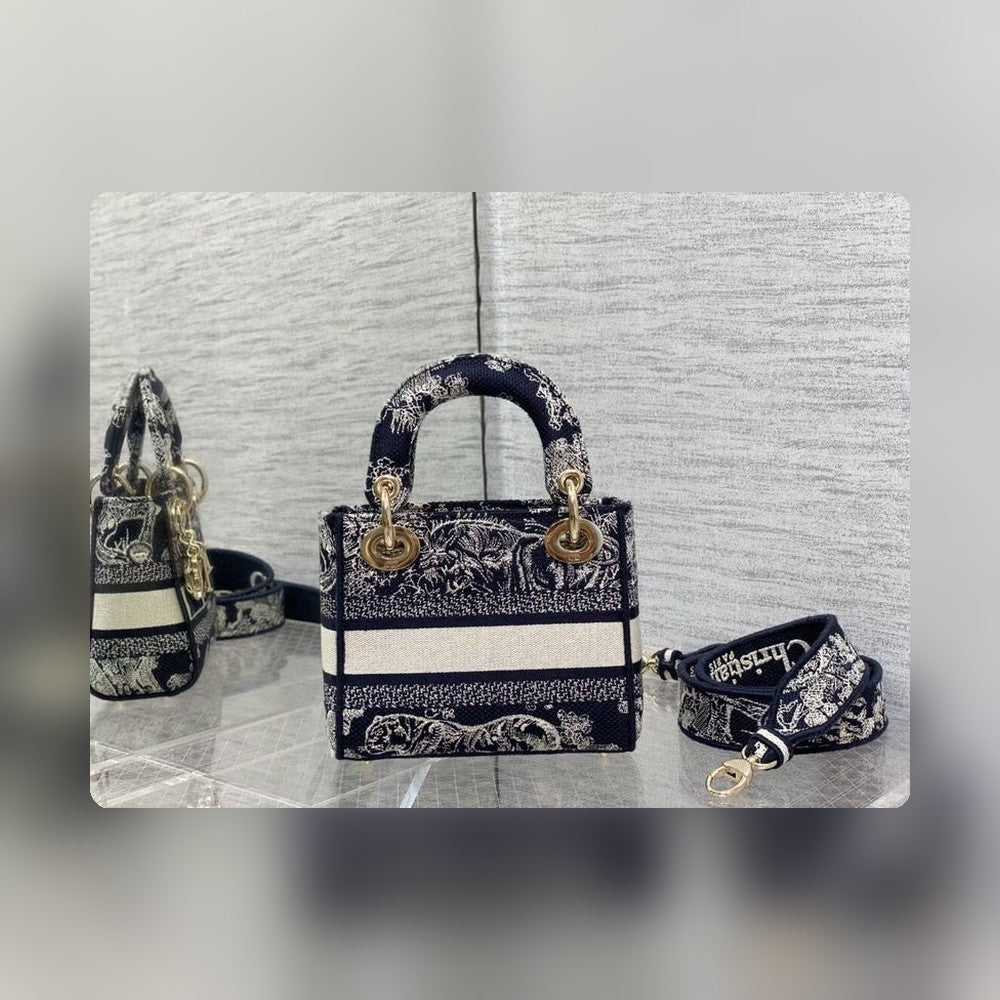 Anum Bags Detail