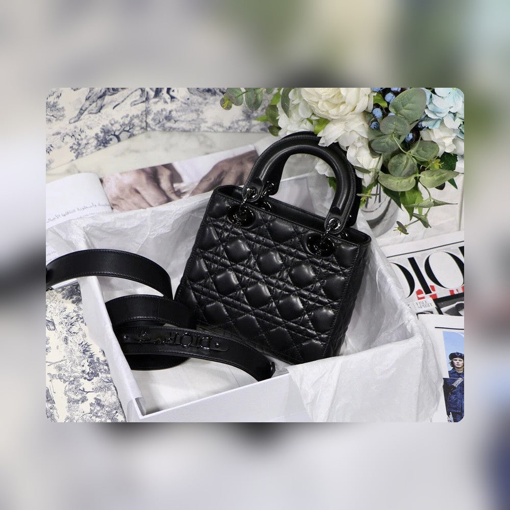 Anum Bags Detail