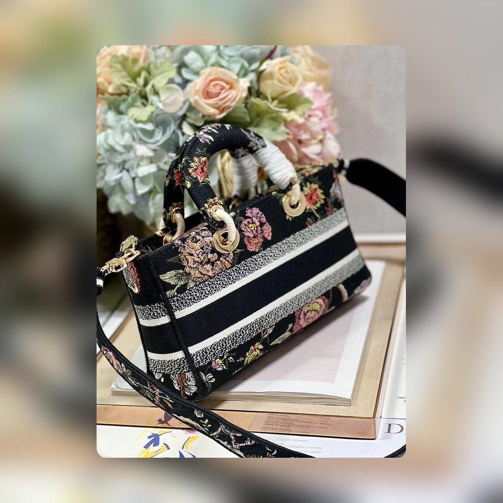 Anum Bags Detail