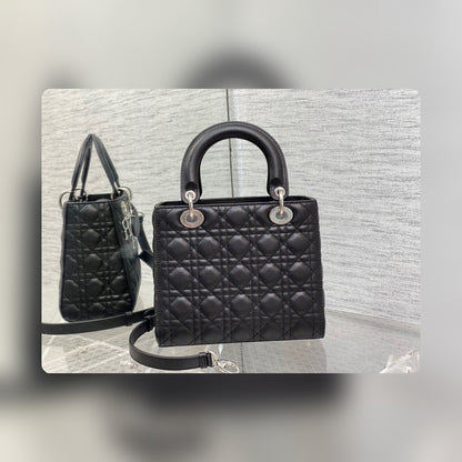 Anum Bags Detail