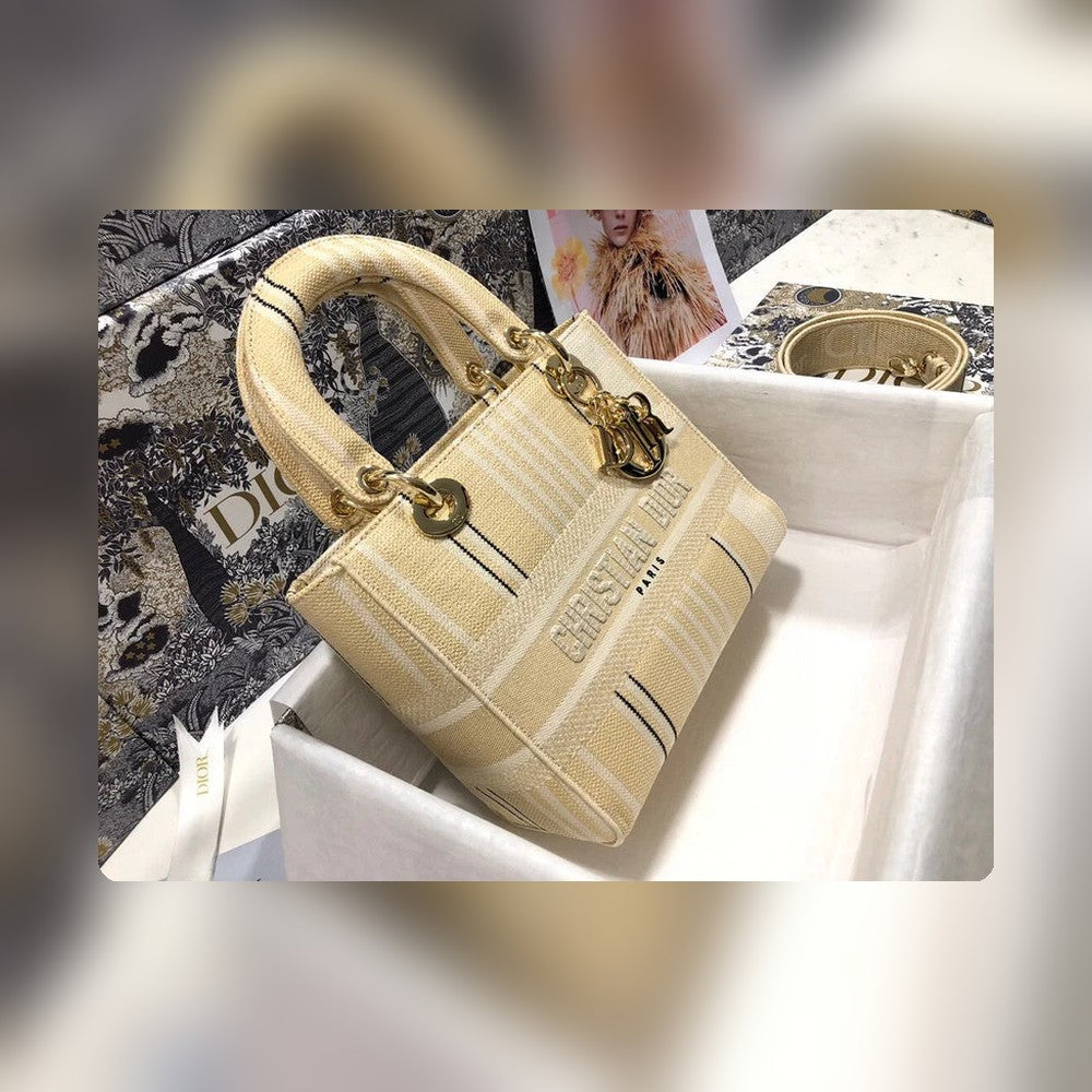 Anum Bags Detail