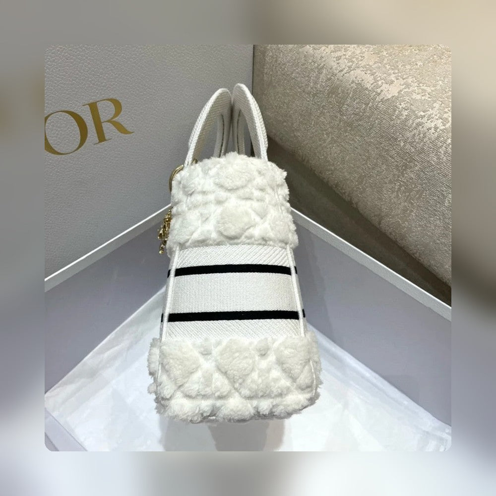 Anum Bags Detail
