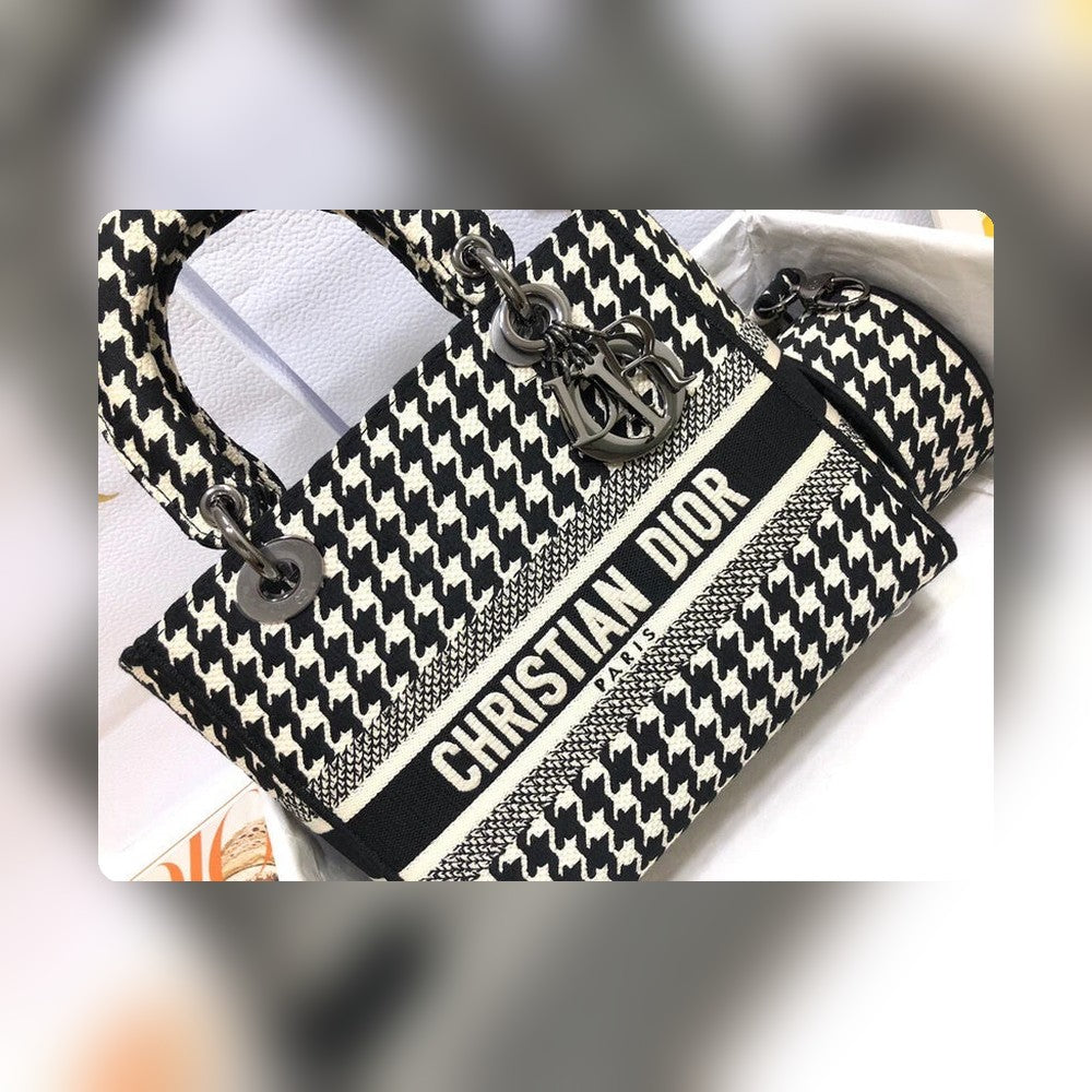 Anum Bags Detail