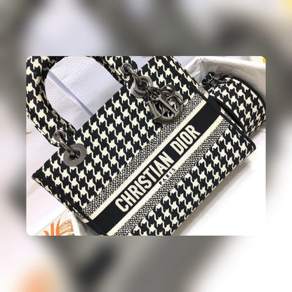 Anum Bags Detail