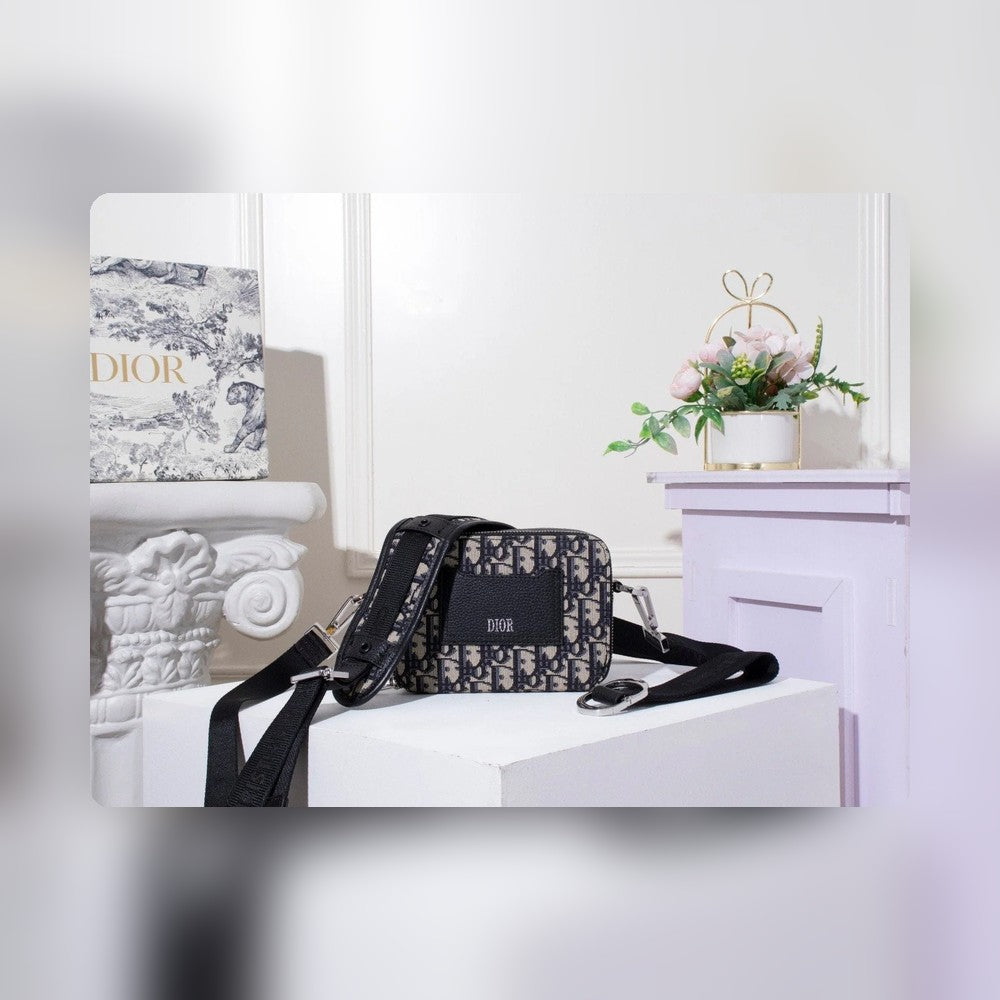 Anum Bags Detail