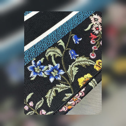 Anum Bags Detail