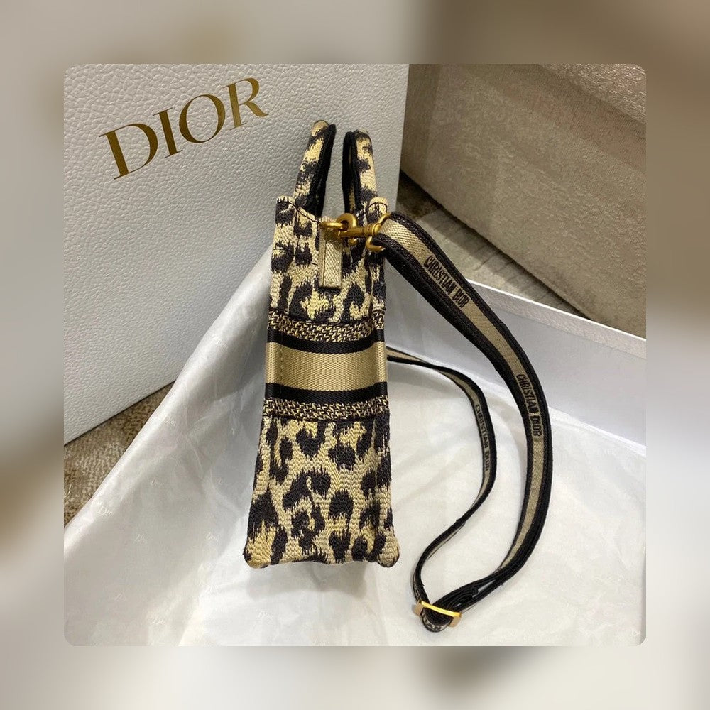 Anum Bags Detail
