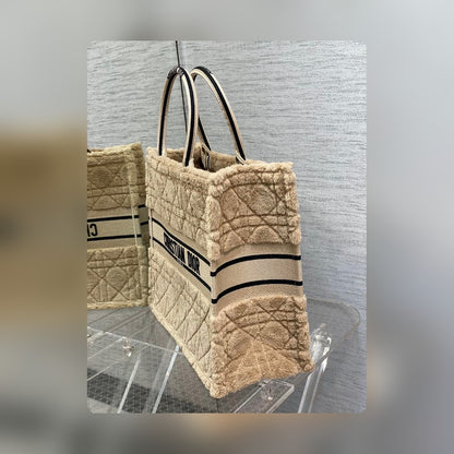 Anum Bags Detail