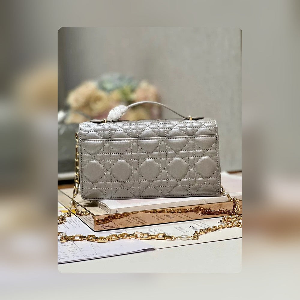 Anum Bags Detail