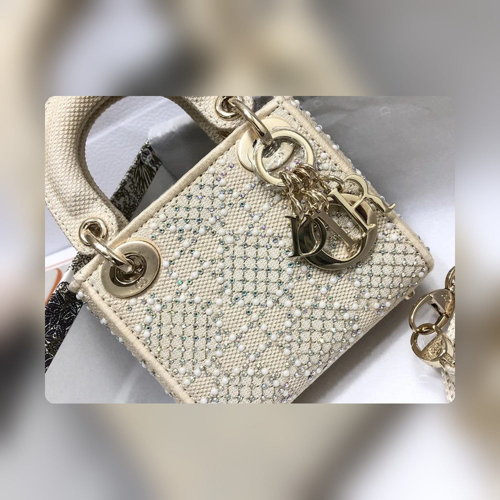 Anum Bags Detail