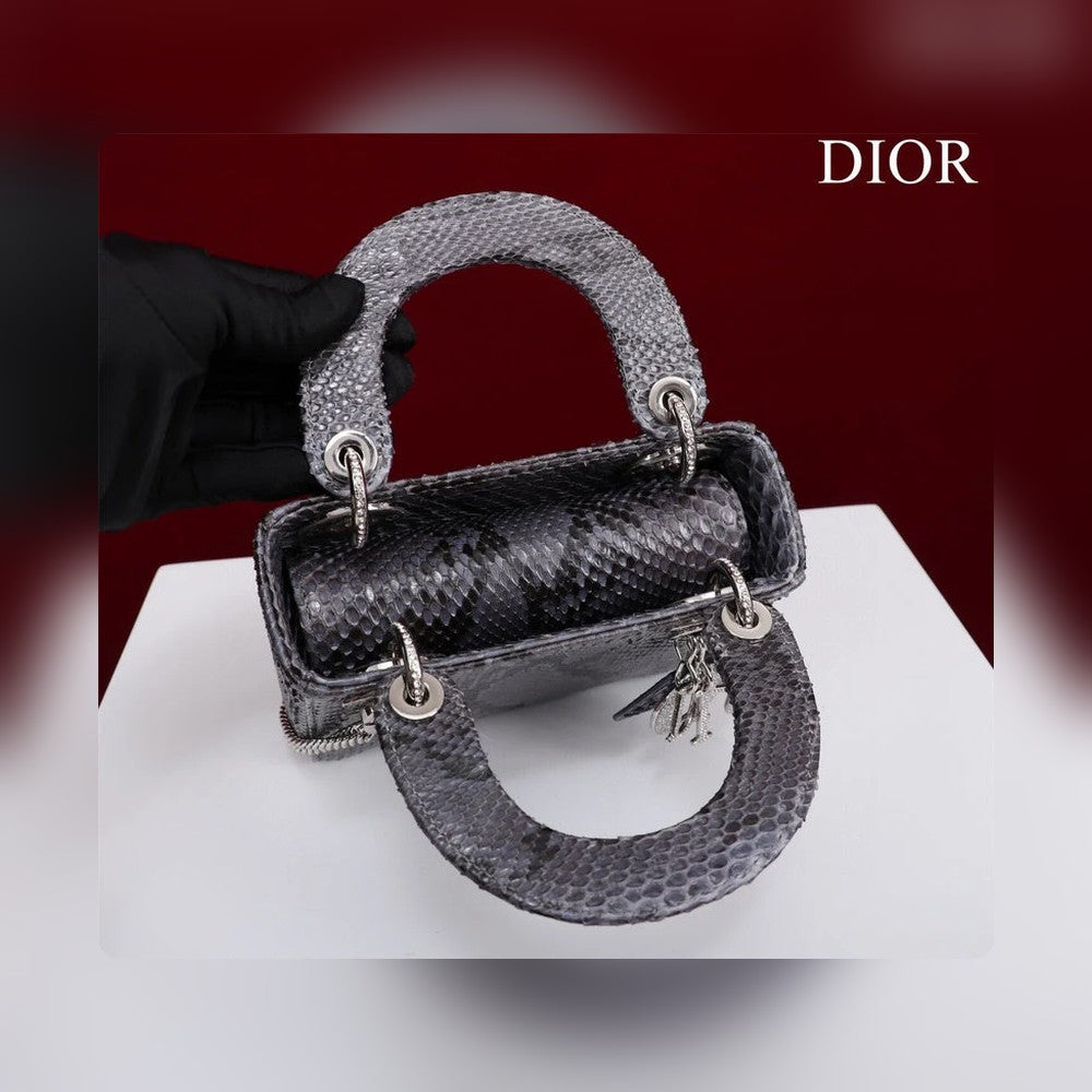Anum Bags Detail