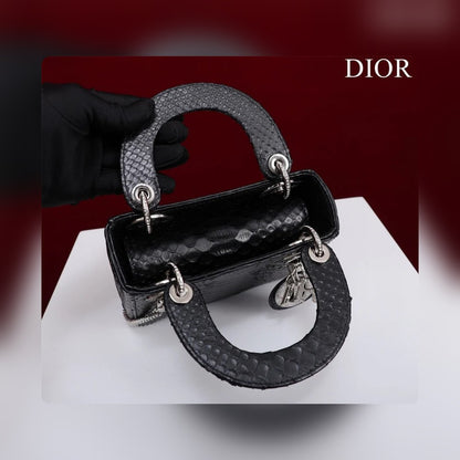 Anum Bags Detail