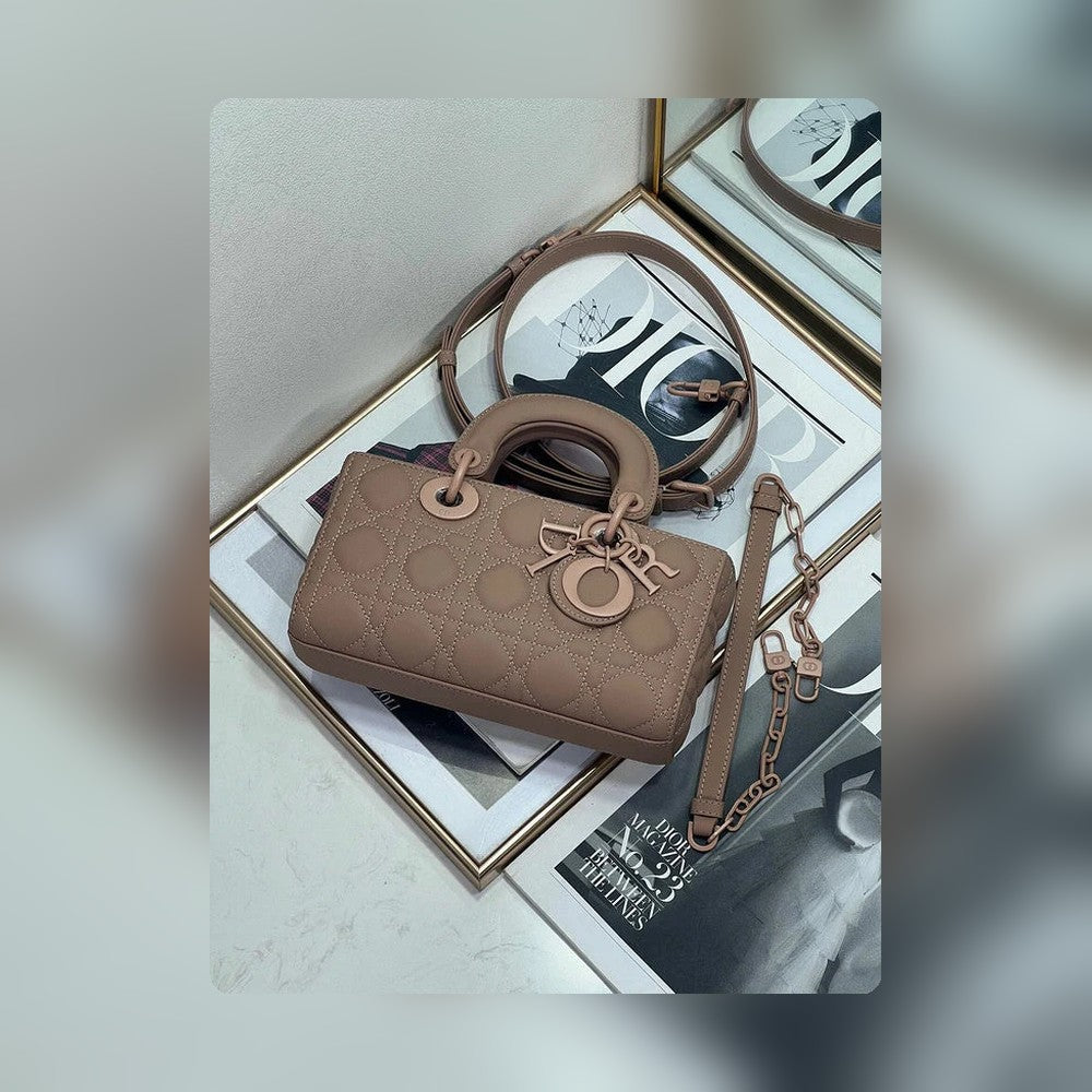Anum Bags Detail