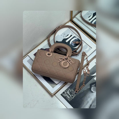 Anum Bags Detail