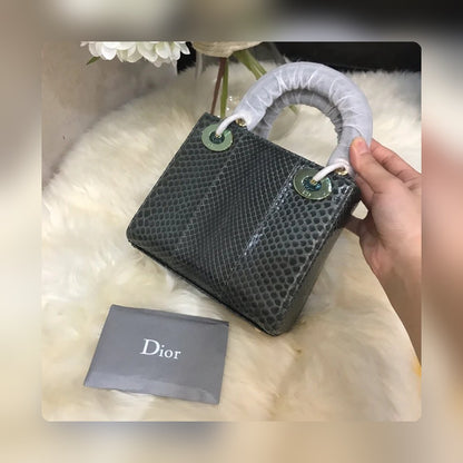 Anum Bags Detail