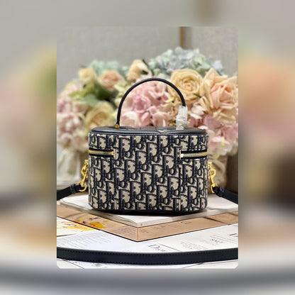 Anum Bags Detail